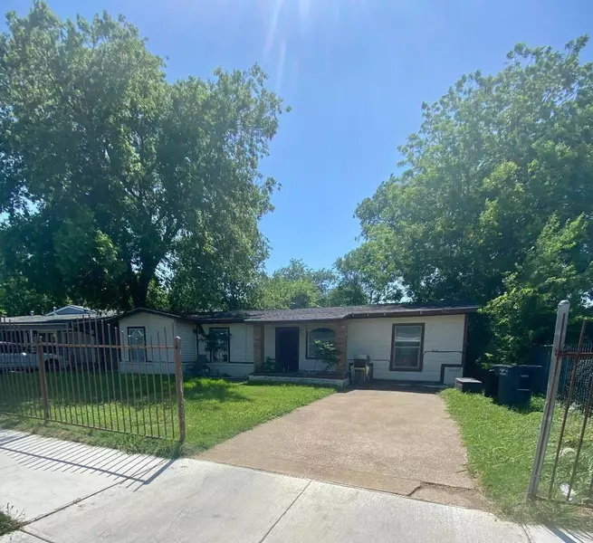 4320 S Hughes Avenue, Fort Worth, TX 76119