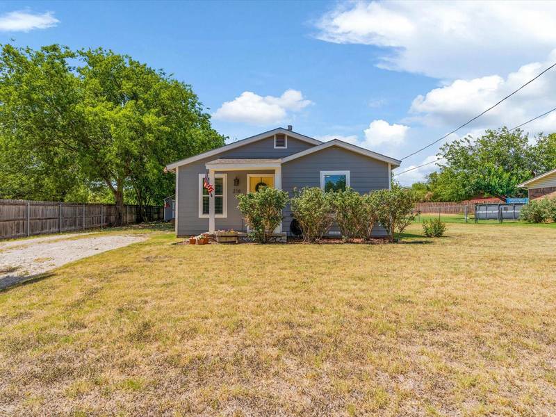 216 W Moore Street, Granbury, TX 76048