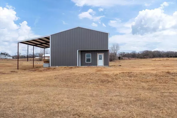 Bowie, TX 76230,486 Coggins Road