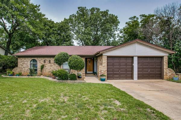 3417 Pembroke Place, Bedford, TX 76021