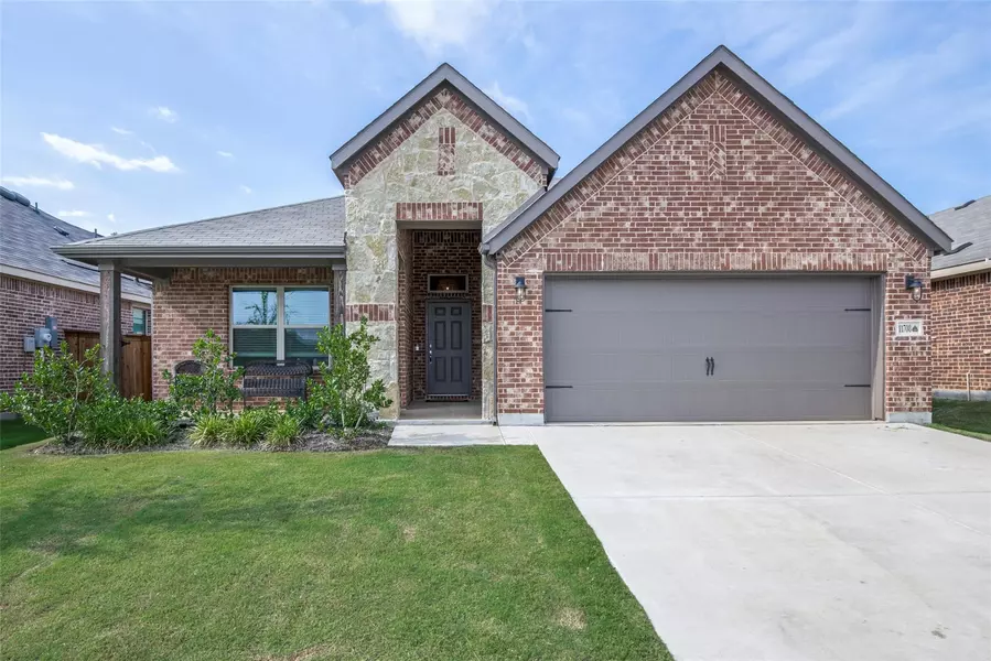 11708 Roaring Fork Trail, Aubrey, TX 76227