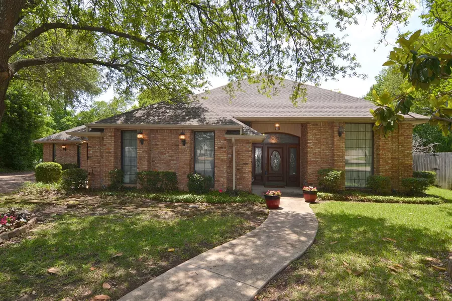 17907 Old Preston Court, Dallas, TX 75252