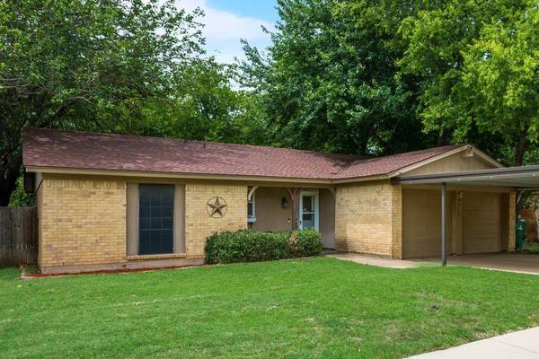 6269 Douglas Drive, Watauga, TX 76148