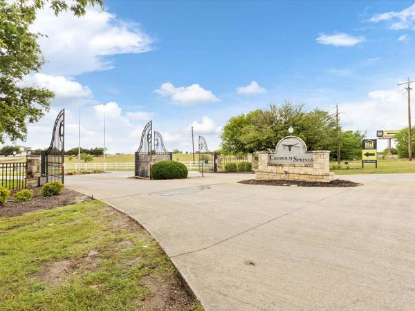 106 Dodge City Trail, Newark, TX 76071