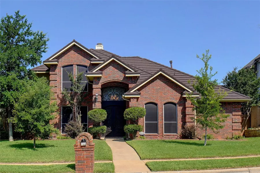 312 Springhill Drive, Hurst, TX 76054