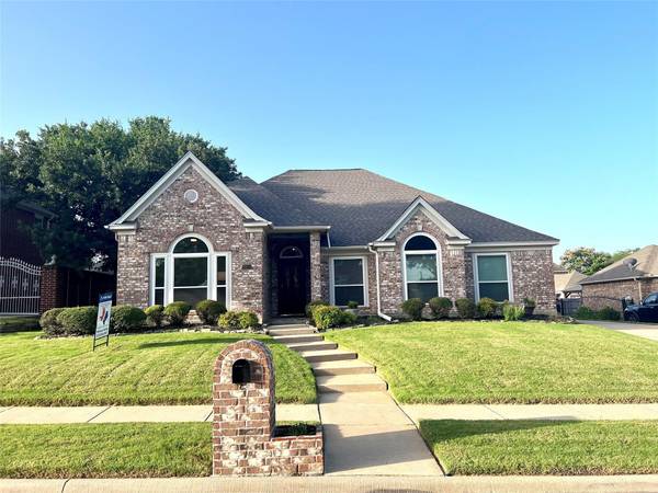 8604 Castle Creek Court, North Richland Hills, TX 76182