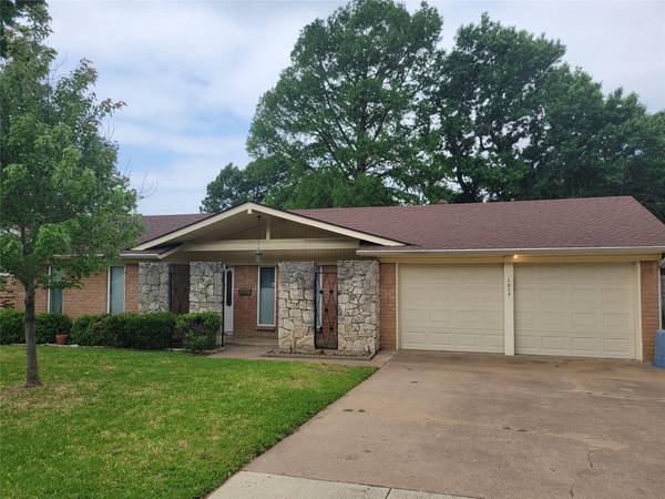 1017 Livingston Drive, Hurst, TX 76053