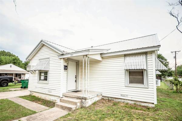 211 8th Street, Nocona, TX 76255