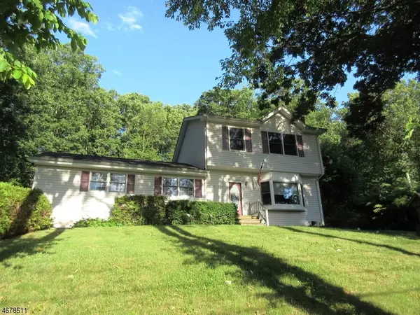 45 Forestdale Rd, Kinnelon Boro, NJ 07405