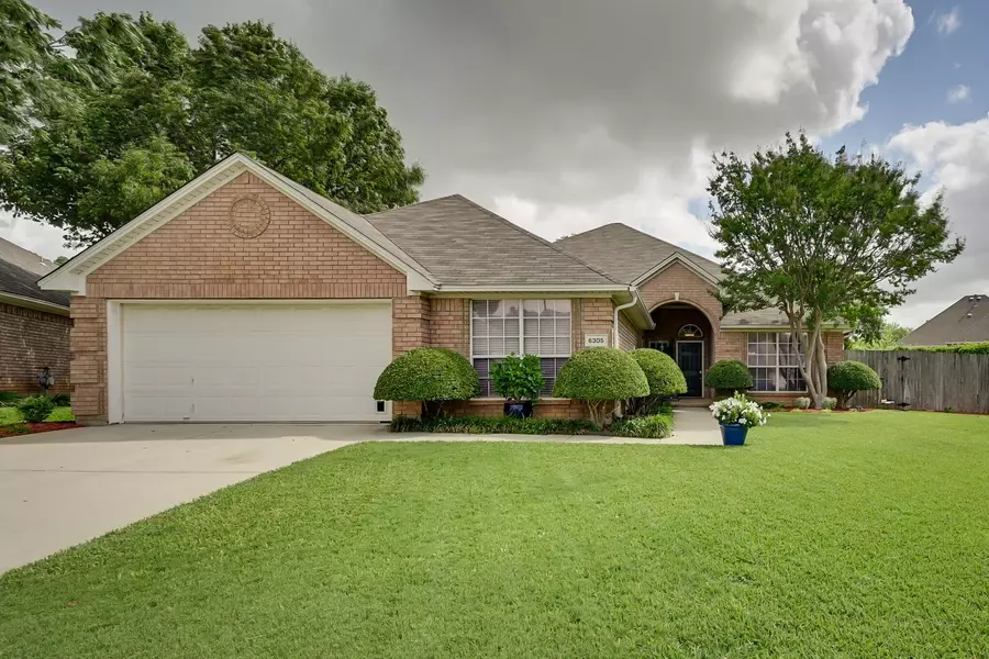 6305 Branch Hollow Lane, Arlington, TX 76001