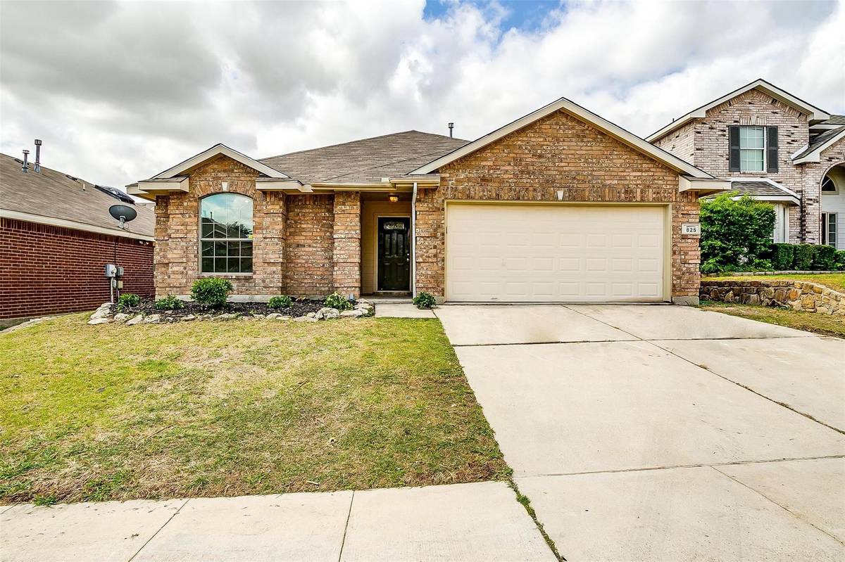 825 Fox Hunt Trail, Fort Worth, TX 76179