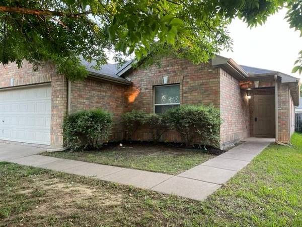 5423 Sabine Lane, Grand Prairie, TX 75052