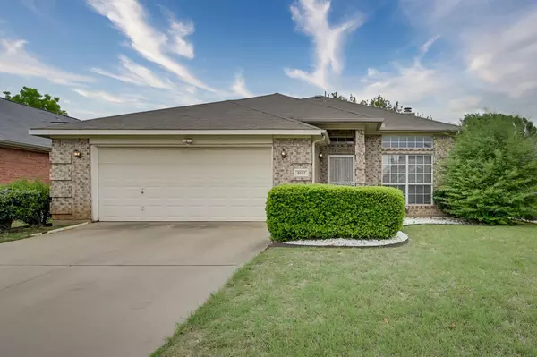 9097 Brushy Creek Trail, Fort Worth, TX 76118