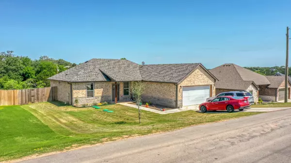 2118 Christine Drive, Granbury, TX 76048