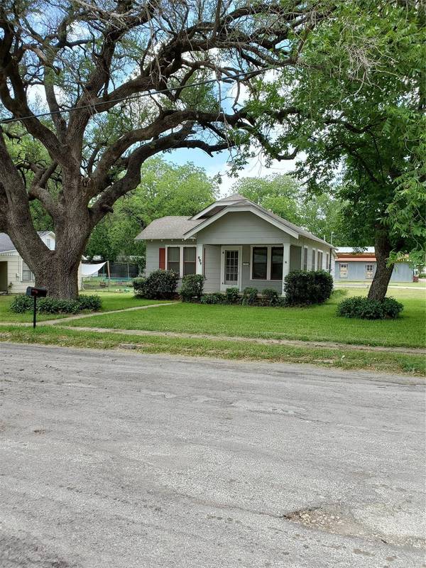 607 N Page Street, Comanche, TX 76442