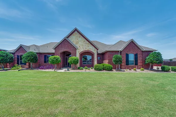 121 Courtney Circle, Waxahachie, TX 75165