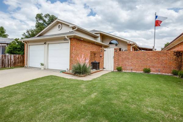 4716 Poppy Drive E, Fort Worth, TX 76137