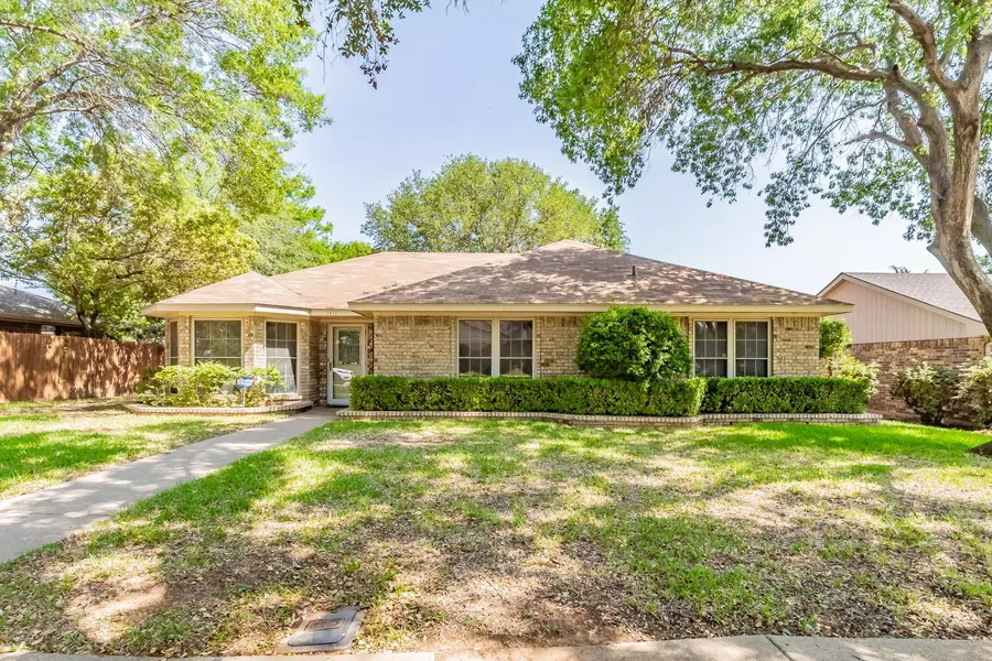 1417 Flamingo Drive, Lewisville, TX 75077