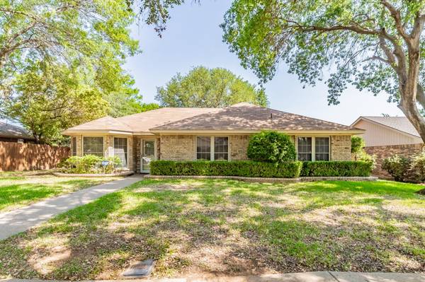 1417 Flamingo Drive, Lewisville, TX 75077