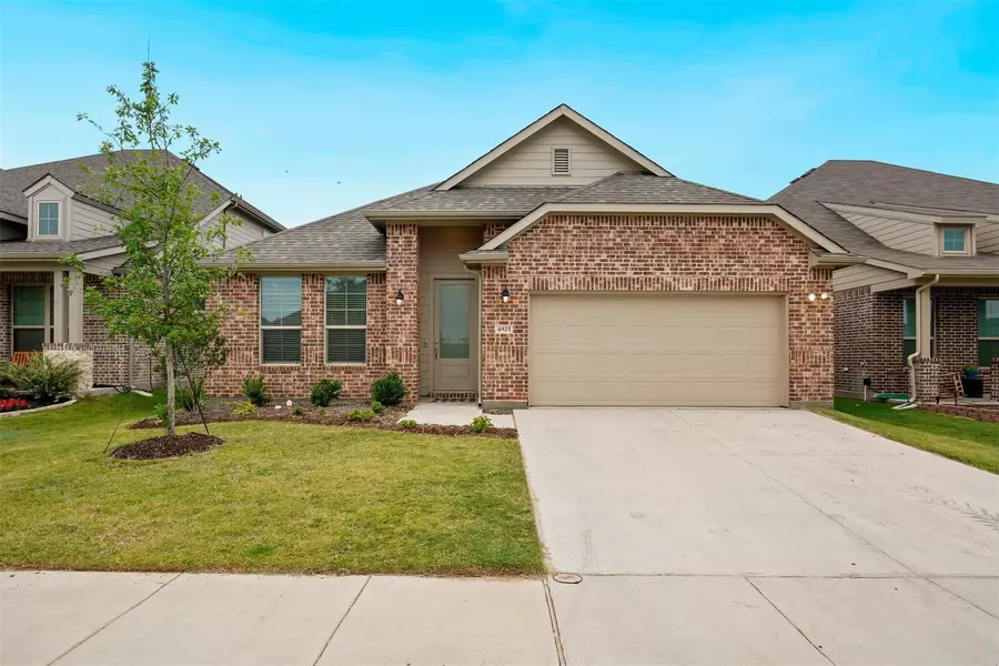 4925 Monte Verde Drive, Fort Worth, TX 76244