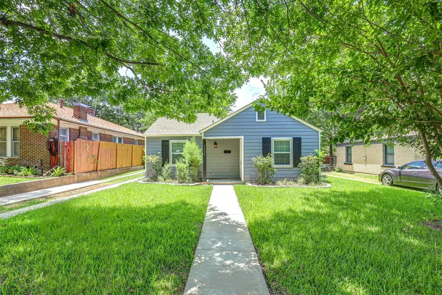 3304 Livingston Avenue, Fort Worth, TX 76110