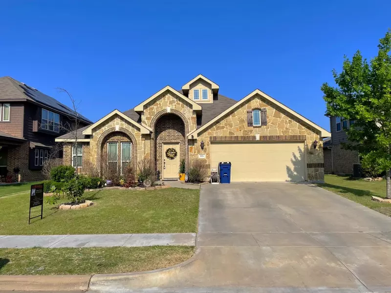 826 Graham Drive, Burleson, TX 76028