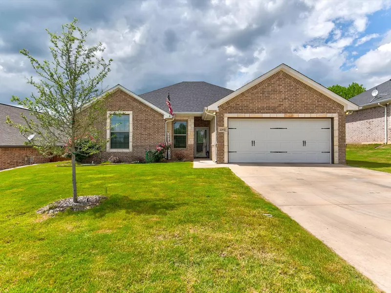 2302 Creek Drive, Granbury, TX 76048