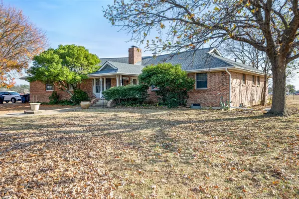 11101 Brownfield Drive, Fort Worth, TX 76028