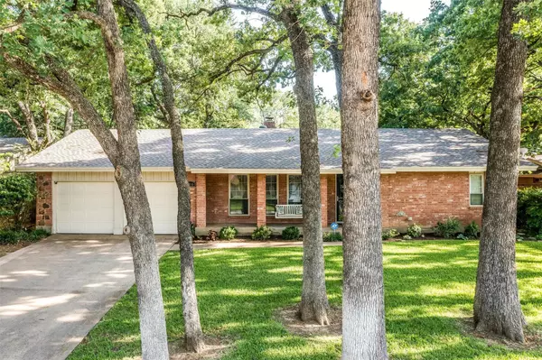 2110 Westwood Drive, Arlington, TX 76012