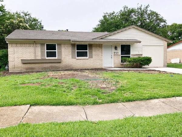 317 W Dorris Drive, Grand Prairie, TX 75051