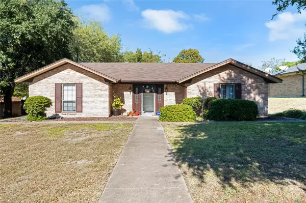 513 Pheasant Lane, Desoto, TX 75115