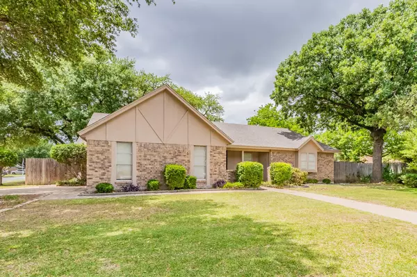 4121 Longleaf Lane, Fort Worth, TX 76137