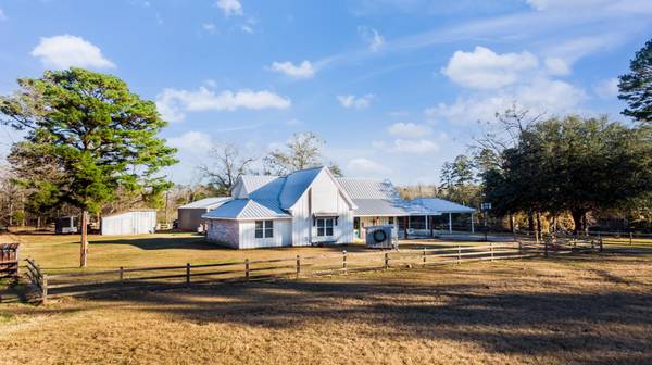 7506 Fox Road, Gilmer, TX 75644