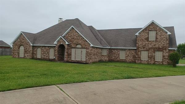 1084 W Remington Park Drive, Terrell, TX 75160