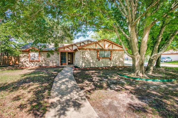 1109 Crepe Myrtle Court, Benbrook, TX 76126