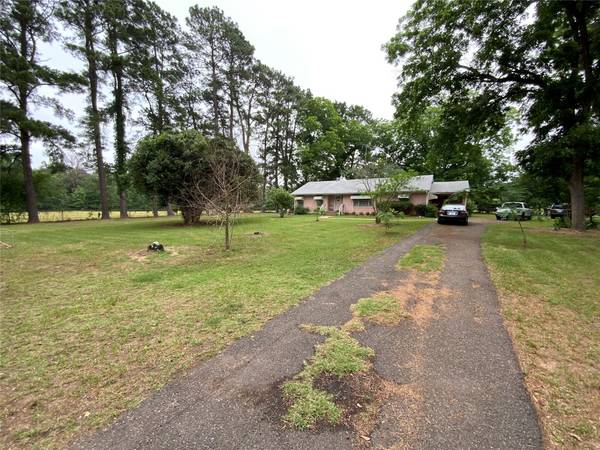 431 County Road 2715, Mount Pleasant, TX 75455