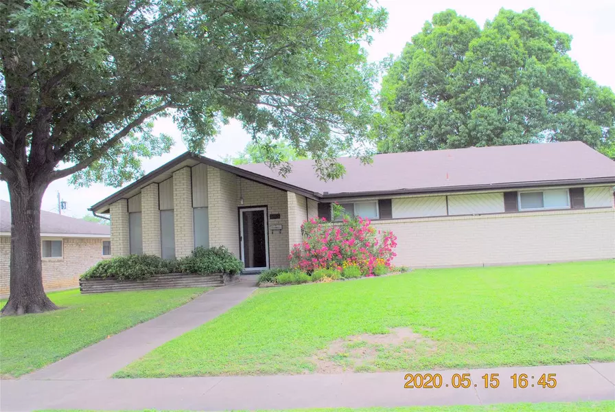 925 SYCAMORE Lane, Lancaster, TX 75146