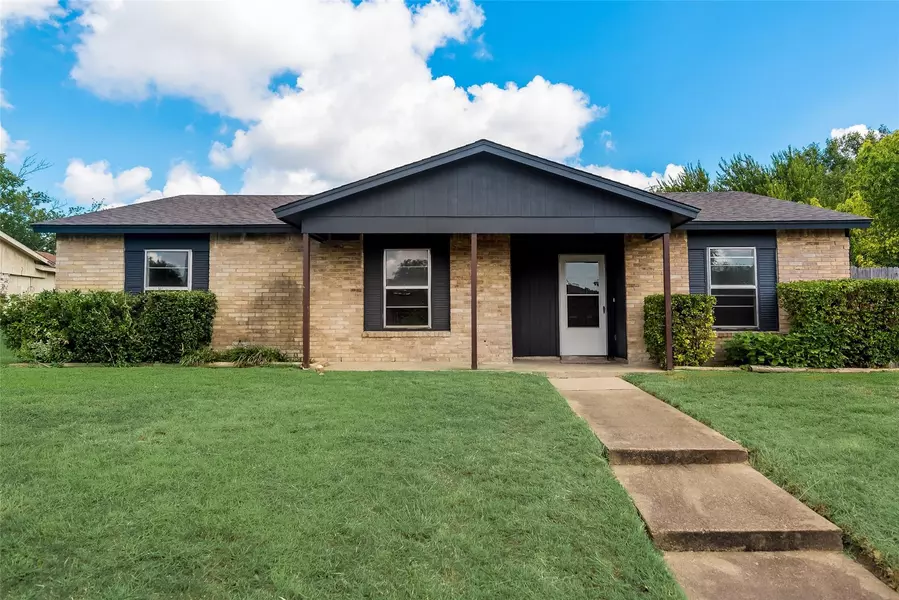 1121 Southridge Drive, Lancaster, TX 75146