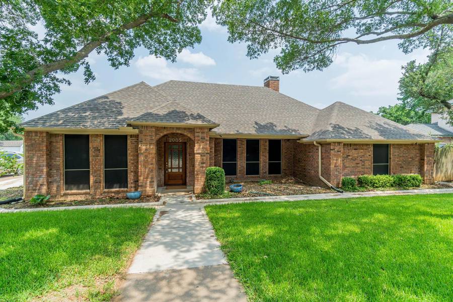 2005 Lakehill Court, Arlington, TX 76012