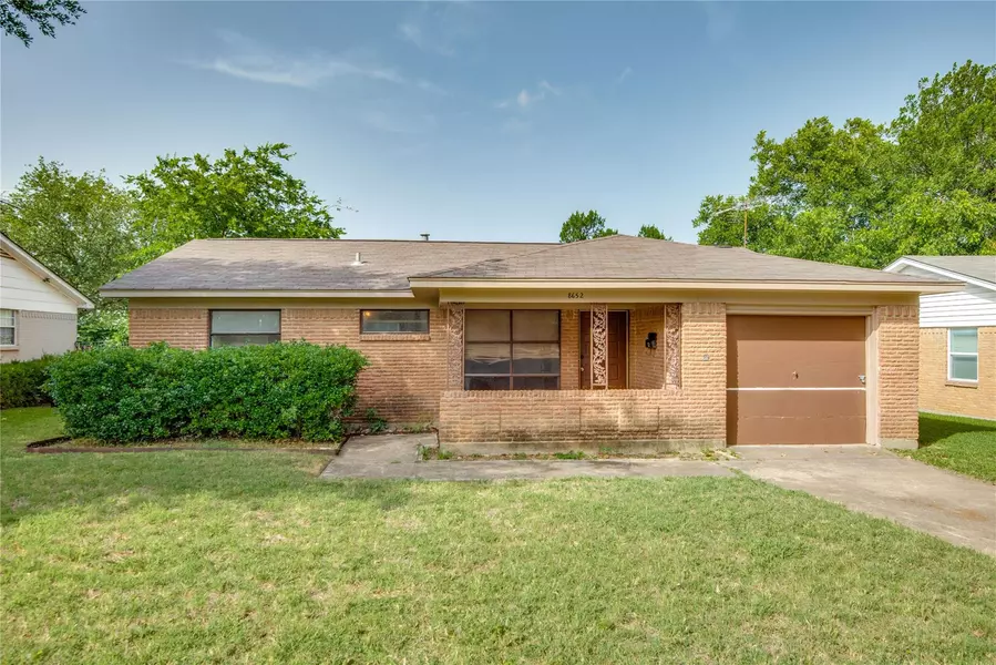 8652 Ashcroft Avenue, Dallas, TX 75243