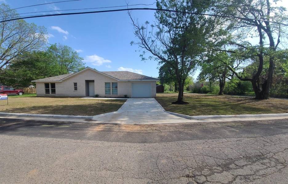 1005 S 4th Street, Bonham, TX 75418