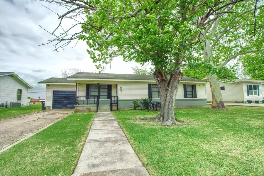 901 Lawrence Drive, Waco, TX 76710