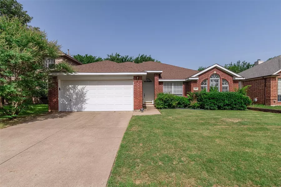 7006 Echo Lake Court, Arlington, TX 76001