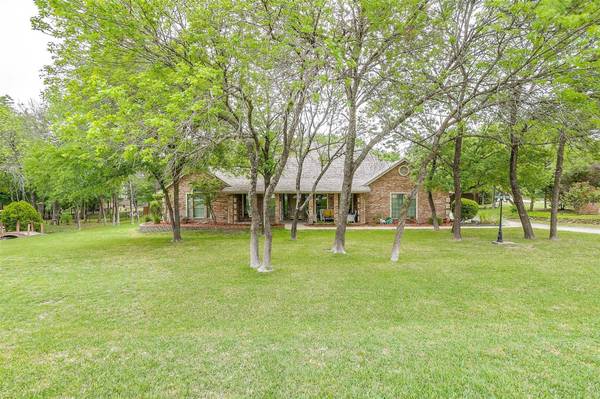 6300 Rainbow Trail, Fort Worth, TX 76135