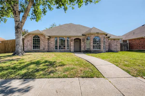 6618 Stamps Street, Rowlett, TX 75089