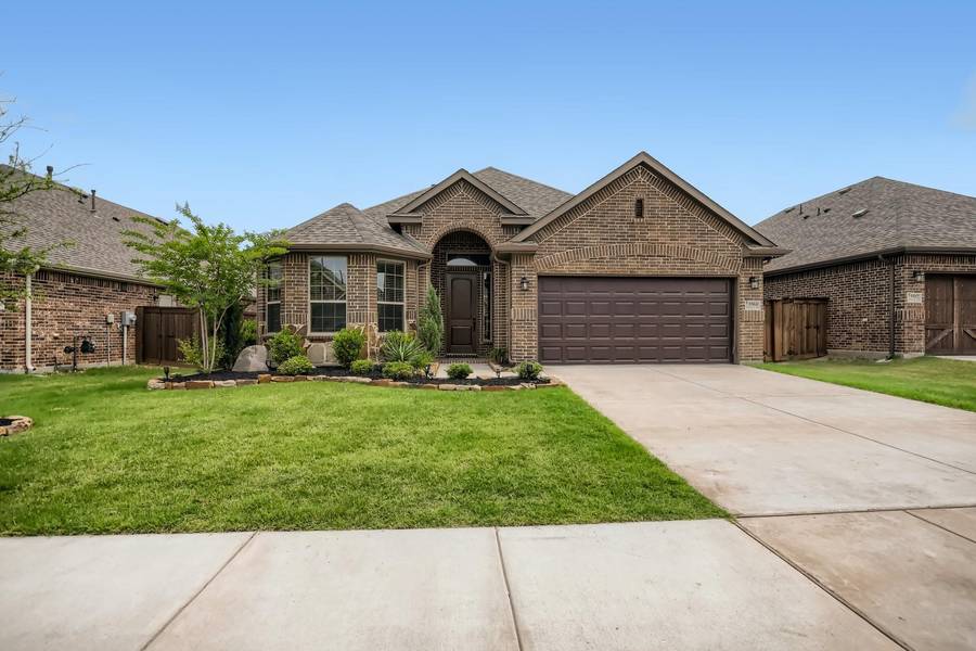 3504 Weyburn Drive, Mansfield, TX 76084