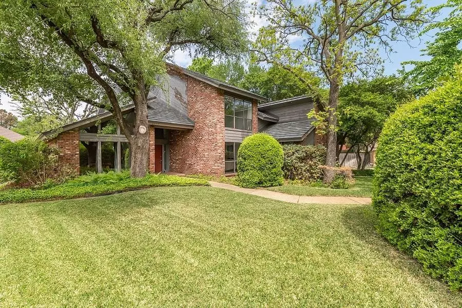 Arlington, TX 76006,2810 Briar Knoll Drive