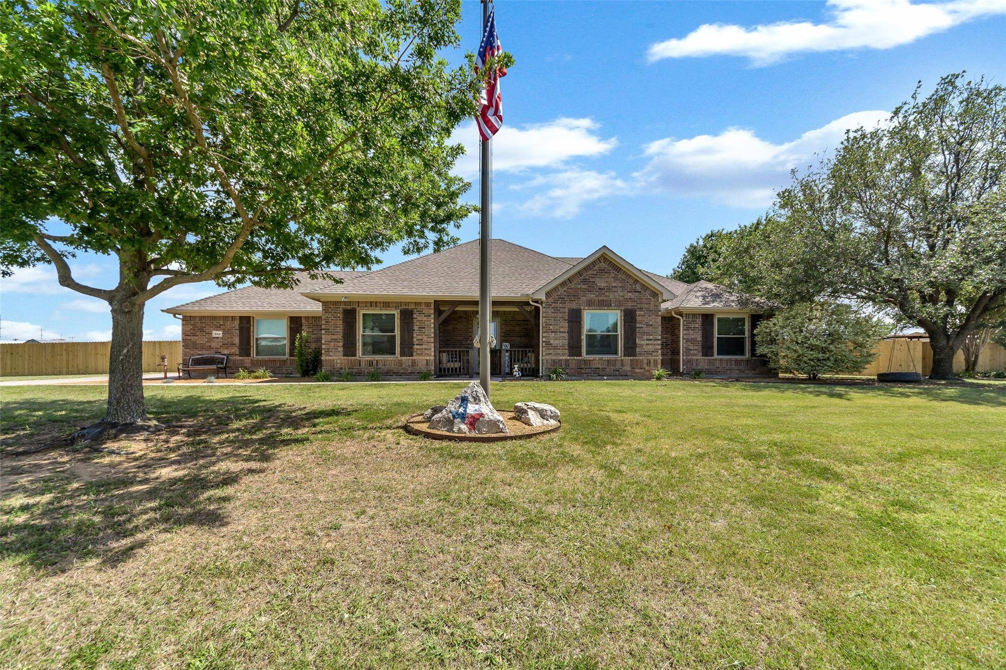 866 Fairview Drive, Krugerville, TX 76227