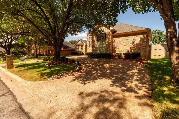 Arlington, TX 76006,2802 Briar Knoll Drive