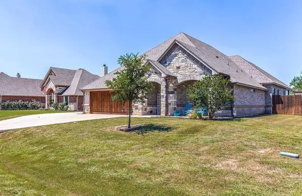 2822 Willow Ridge Circle, Granbury, TX 76049